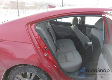 2017 Hyundai Elantra Se z USA, uszkodzony, nr VIN KMHD84LF5HU197359